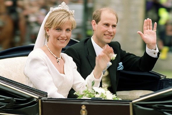 prince-edward-and-sophie-rhys-jones-royal-wedding-590bes020211